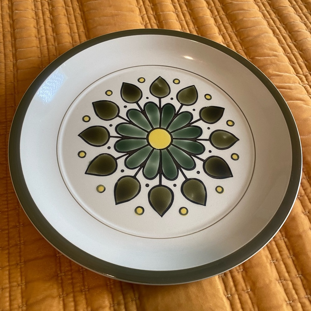 Vintage large round montego stoneware serving platter